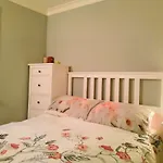 Elegant & Spacious Parkside 2-Bedroom 2-Bathroom Flat In Period Building On Blackheath Common - Private Entrance, Great Greenwich Location, Easy For O2 Arena And City!