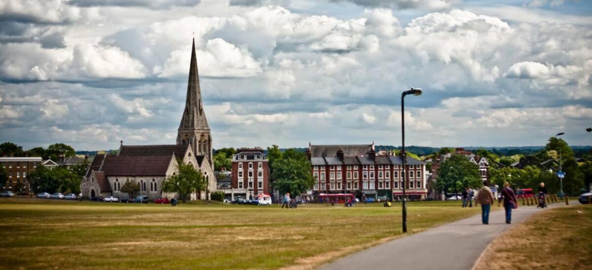 Elegant & Spacious Parkside 2-bedroom 2-bathroom Flat In Period Building On Blackheath Common - Private Entrance, Great Greenwich Location, Easy For O2 Arena And City! Apartment